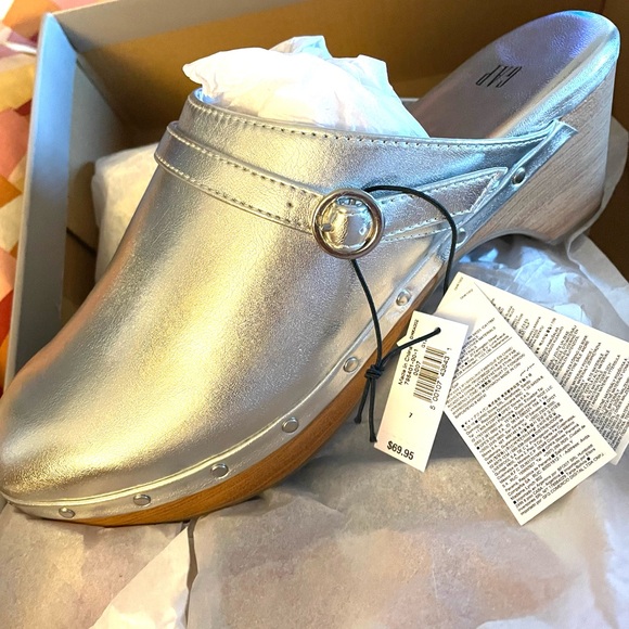NIB silver vegan leather clogs w/strap detail - Picture 3 of 5